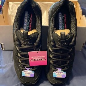 Skechers memory foam d’lites woman’s shoe size 8